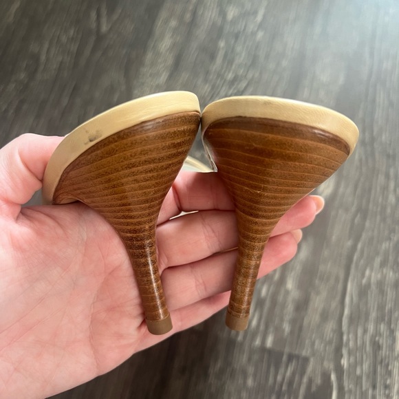 Chanel beige S/S 2005 interlocking cc logo sandal heels - Picture 8 of 9